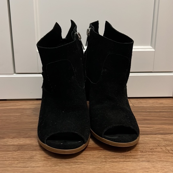 Marc fisher suede booties w/fringe size 6.5 - Picture 2 of 6